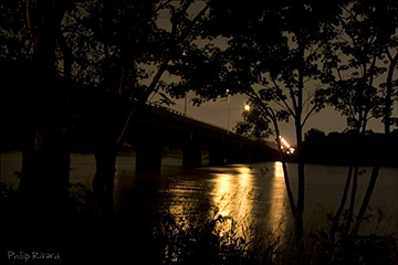 Un pont la nuit